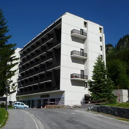 25 M2 Au Pied Des Pistes, Proche Commerces, Pour 4 Pers., Casier A Ski, Non Fumeur - Fr-1-425-74 Apartment